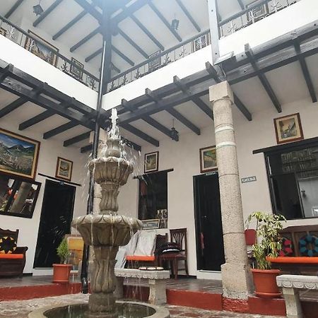Hostal Flores Quito Esterno foto