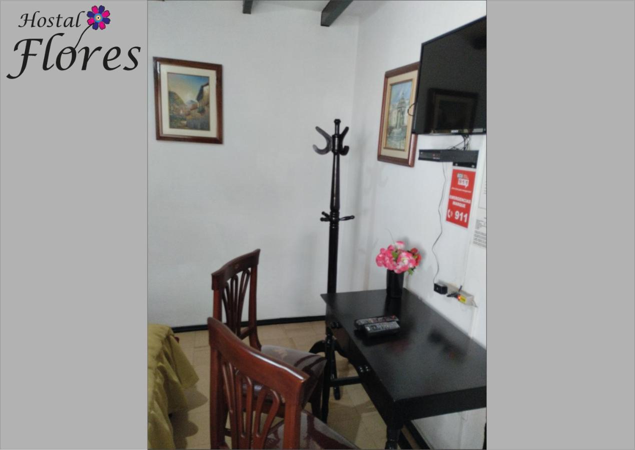 Hostal Flores Quito Esterno foto