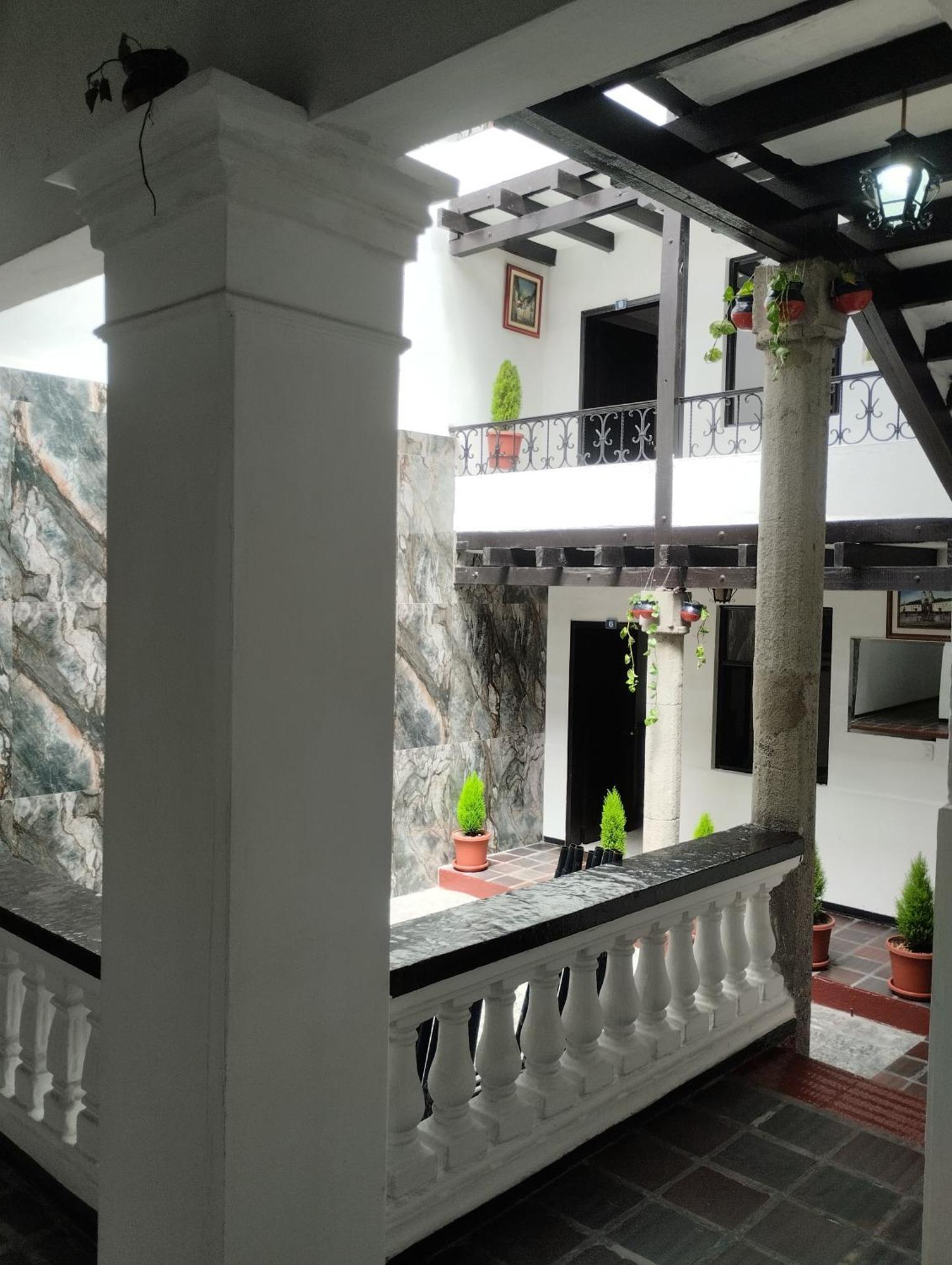 Hostal Flores Quito Esterno foto