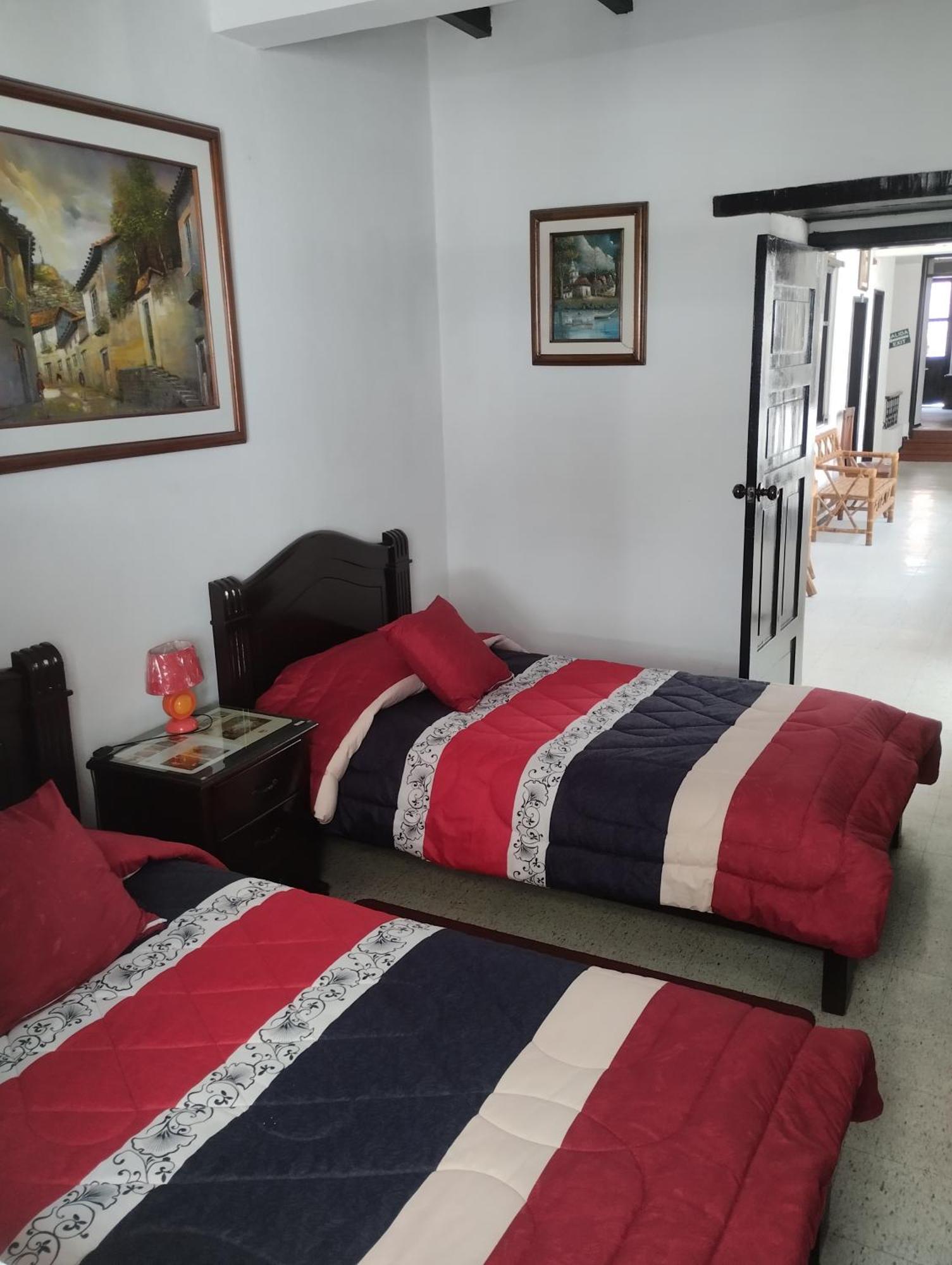 Hostal Flores Quito Esterno foto