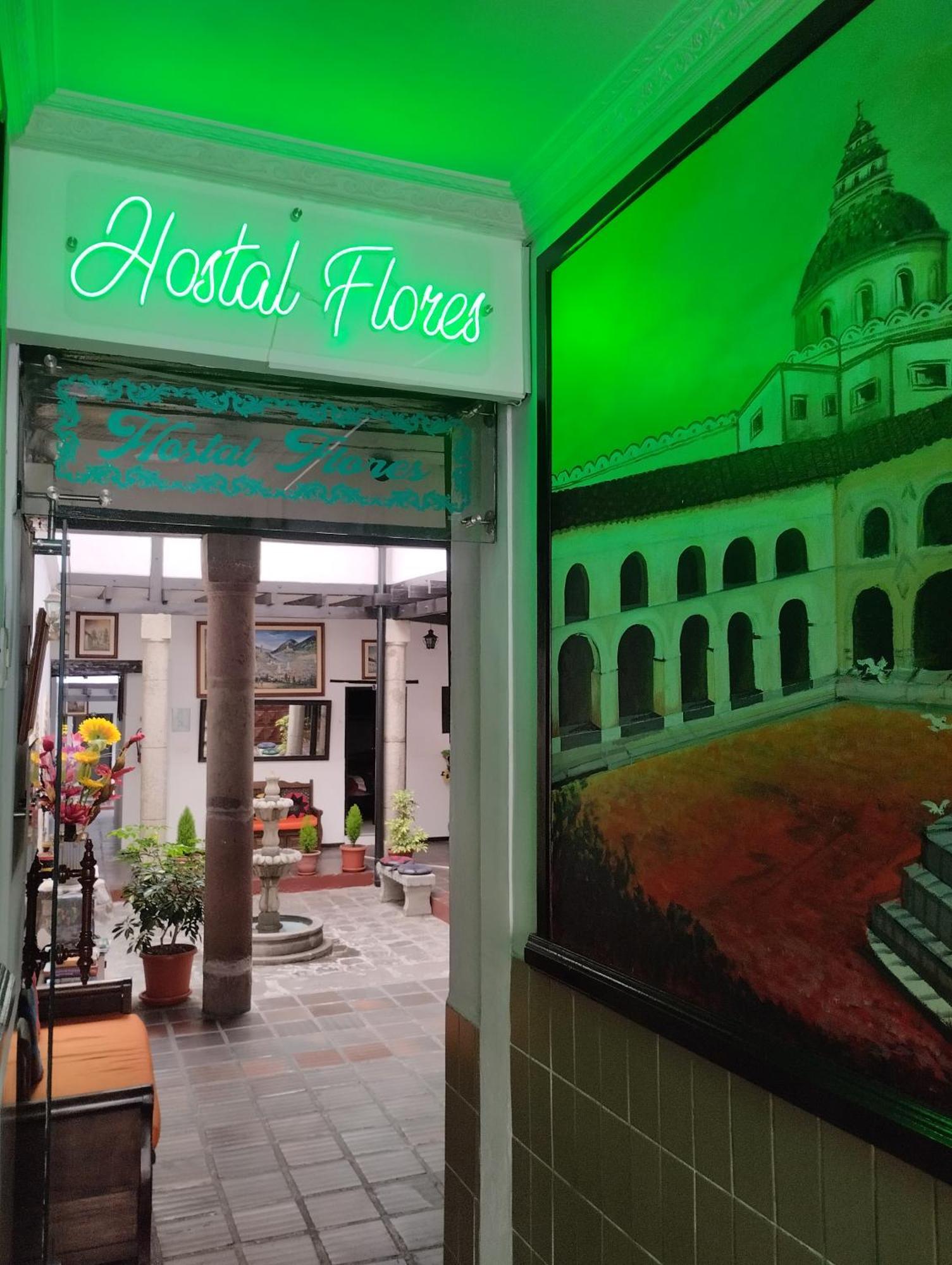Hostal Flores Quito Esterno foto
